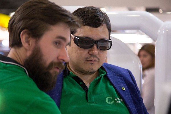 Стенд компании GREEN DENT на выставке Дентал-Ревю 2020-08.jpg