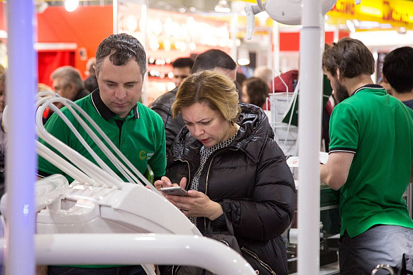 Стенд компании GREEN DENT на выставке Дентал-Ревю 2020-26.jpg