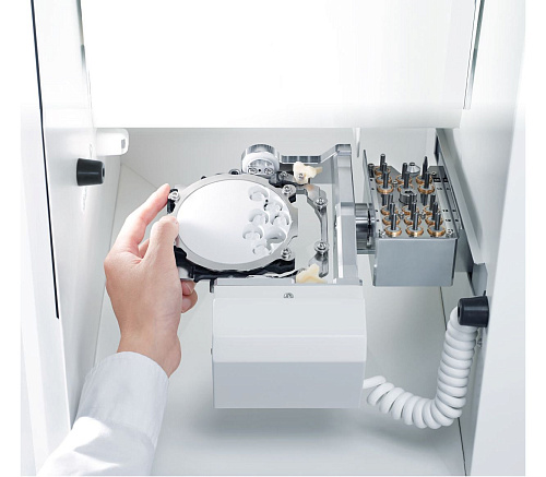 ROLAND DWX-52D - стоматологический фрезерный станок