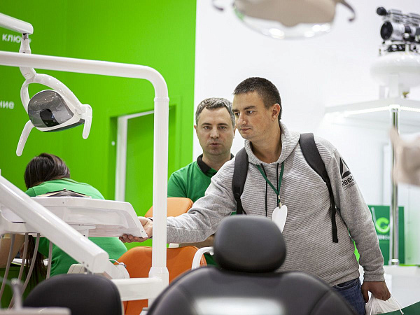 Стенд компании GREEN DENT на выставке Дентал-Экспо 2019_56.jpg